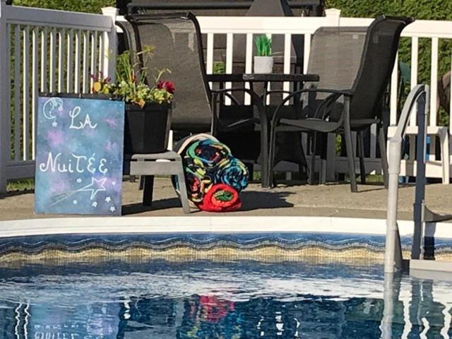Gite La Nuitee Coaticook Exterior foto